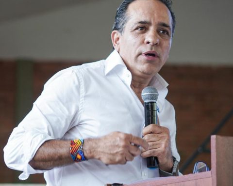 The Constitutional Court ruled in favor of Alexander López, and could return to the Senate