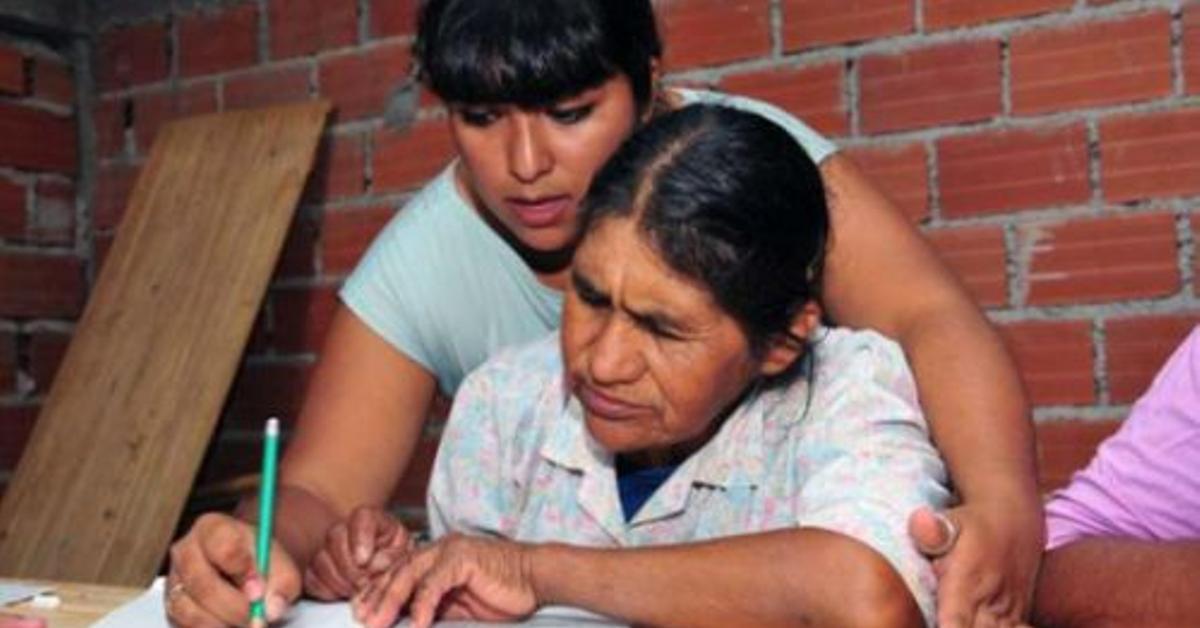 The Cuban regime attributes the eradication of adult illiteracy in Honduras