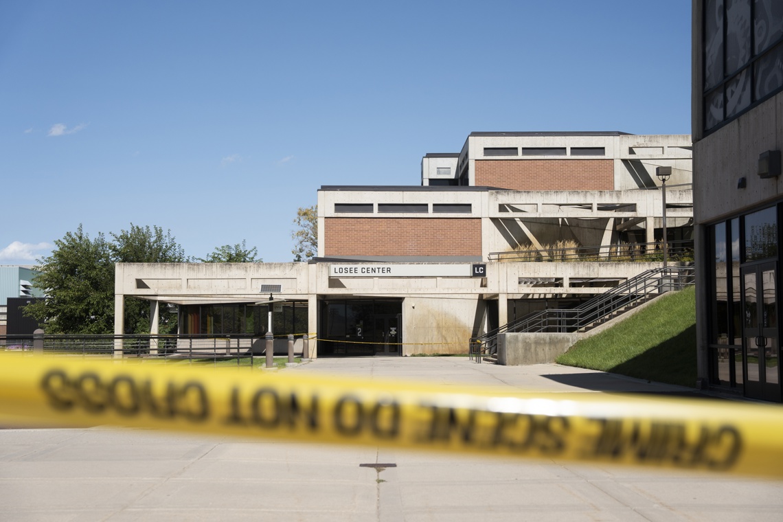 The FBI recovers rifle from the murderer of Charlie Kirk and publishes two photos of an "person of interest"