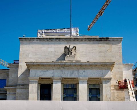 The Fed is divided between local criticism and the back of central banks