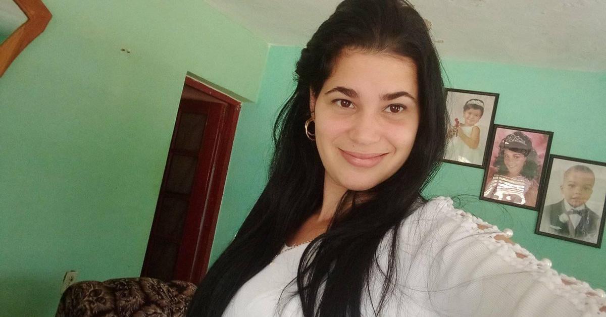 The Sissi Abascal political dam is subject to emergency surgery