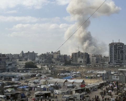 The UN accuses Israel of genocide in Gaza while the army advances with its land offensive