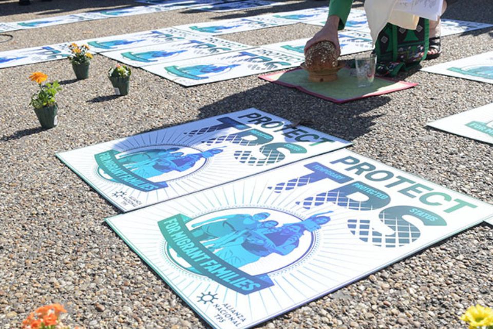 The US asks more than 250,000 Venezuelans to "prepare" to leave the country in November