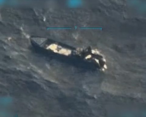 The US attacks a second vessel and causes the death of three "Venezuelan drug trafficking", according to Trump