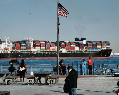 The US commercial gap grows more than expected by import increase