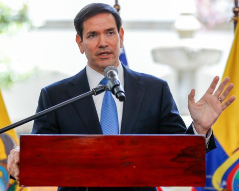 The United States and Ecuador consider reactivating a military base after 16 years of absence