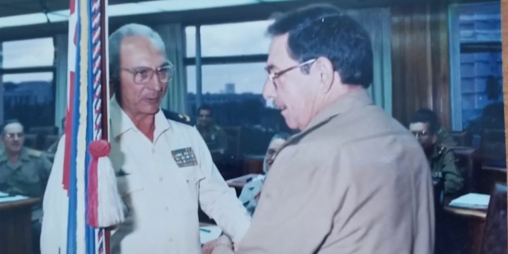 Pedro Miguel Pérez Betancourt junto a Raúl Castro