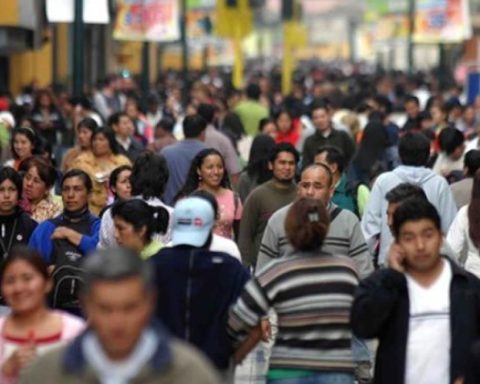 The diffusion of surveys strengthens democracy and reduces fake news