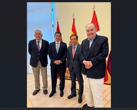 The dinner for Lima: López Aliaga's Pollada in Madrid