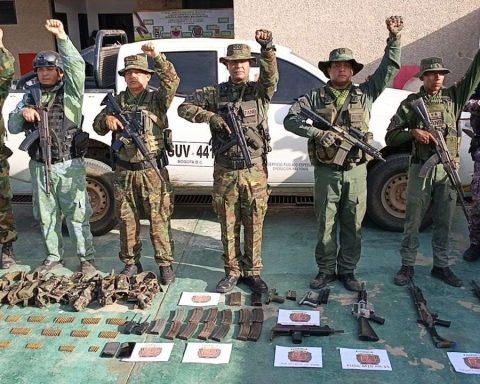 The fanb caught two irregular with three rifles