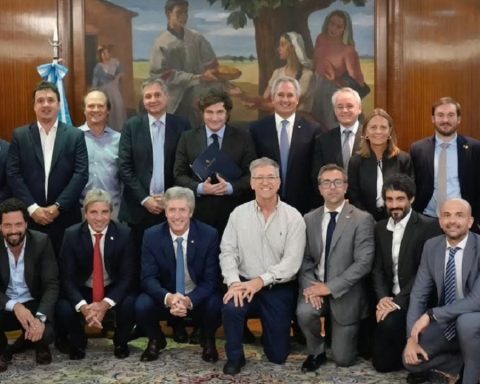 The government seeks to recover the initiative and polarize with Kirchnerism