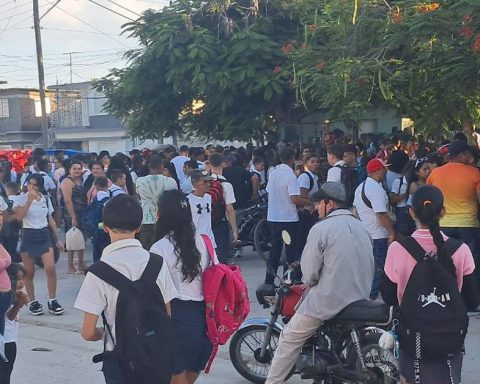 The new school year with full classrooms, few teachers and empty backpacks starts in Cuba