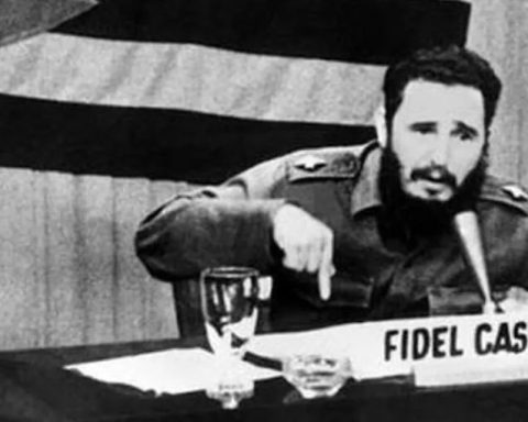 Fidel Castro durante el discurso conocido como 'Palabras a los intelectuales', en la BNJM, el 30 de junio de 1961