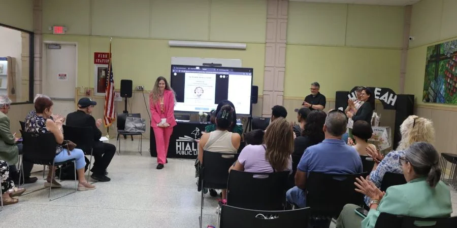 Premiación del concurso de poesía por el centenario de Hialeah