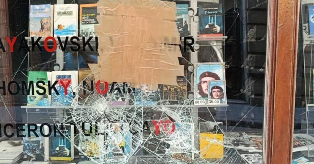 The stones at Bishop Street, where numerous tourists in Havana