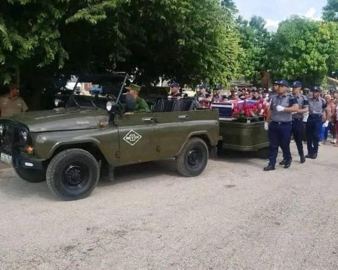 The unusual speed of the capture of a policeman's alleged murderer causes astonishment among the population