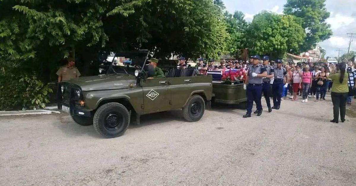 The unusual speed of the capture of a policeman's alleged murderer causes astonishment among the population