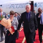 Miguel Díaz-Canel llega a Vietnam junto a Lis Cuesta