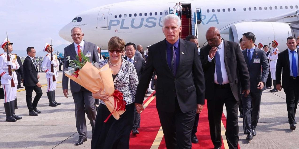 Miguel Díaz-Canel llega a Vietnam junto a Lis Cuesta