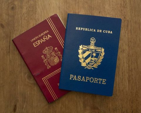 They accuse twelve young Cubans in the USA by International Network of Immigrant Traffic and Asylum Fraud