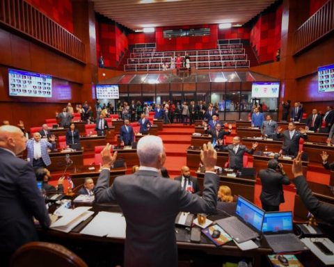 Aprueban proyecto que regula ejecución de embargos retentivos