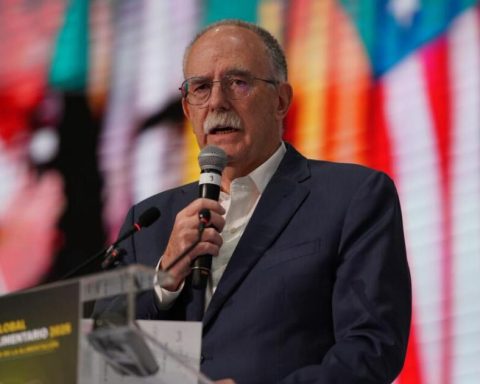 They claim Berdegué cut in Senasica in the midst of a barely worm crisis