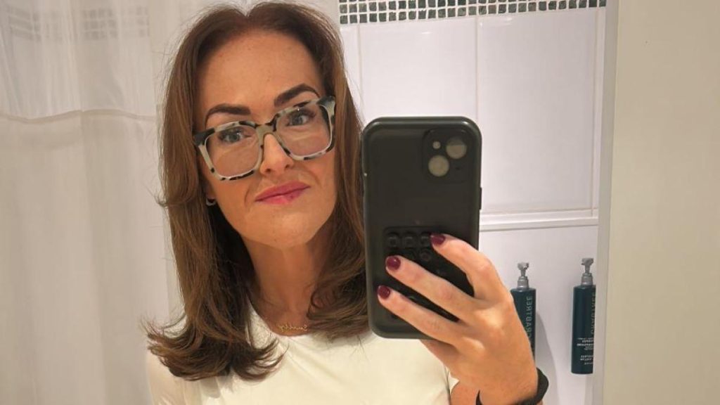 They lost kilos with the injections to lose weight, but then the flaccid skin came