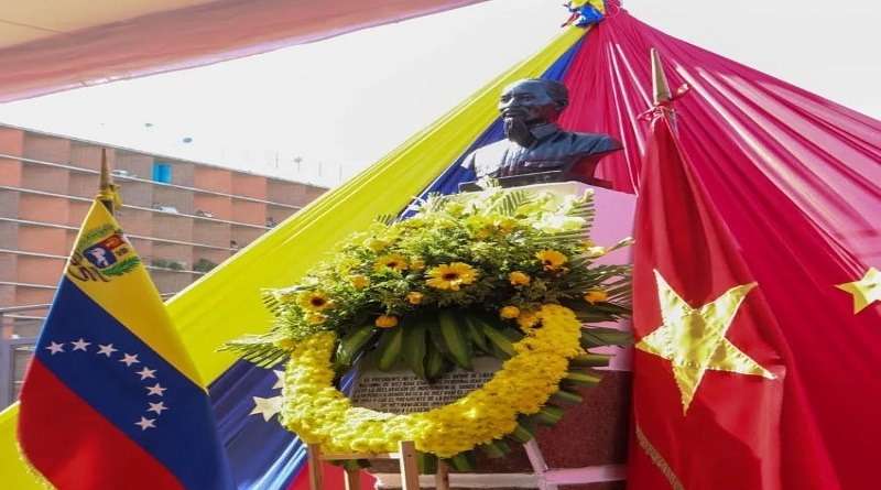They pay tribute to the revolutionary Vietnamese ho chi minh in Caracas