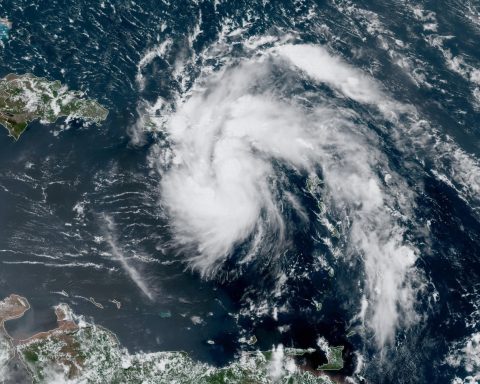They propose new hurricane scale with category 6 that would include rains and swells