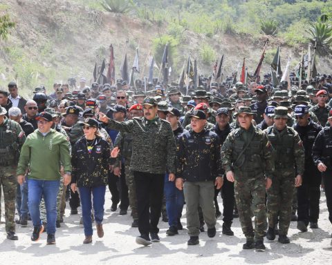 They question US military operation against Venezuelan boat in the Caribbean