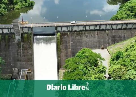 They recover bodies of two children who fell into a hatillo dam