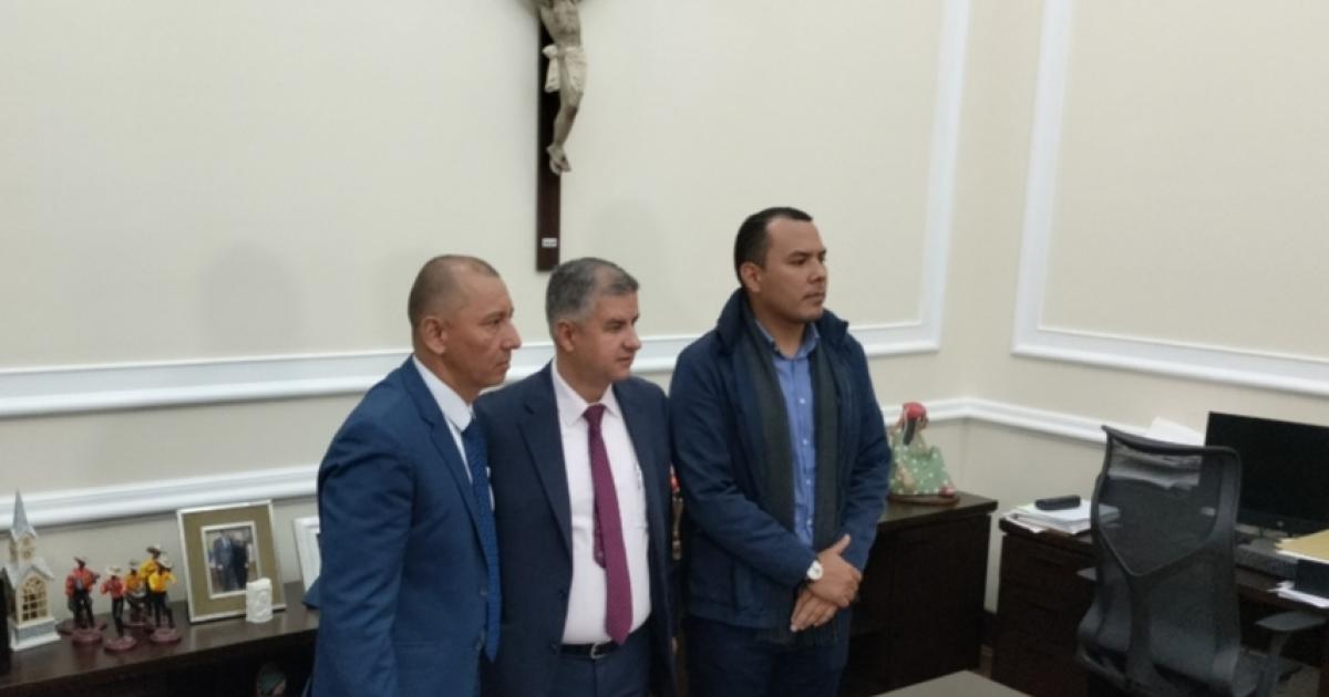 They seek by law to limit trips abroad of the President of the Republic