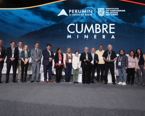 They send to Pope Leo XIV an image of Santa Rosa de Lima, Patroness of Peruvian Mining