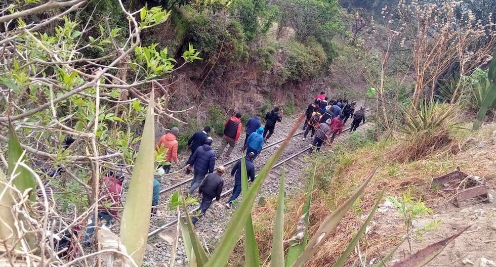 They suspend all train operations to Machu Picchu until again notice