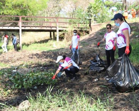 They take out a ton of garbage from the Guapilo Lagoon