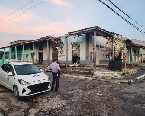 They turn off fire that affected five houses and a bar in Yaguajay