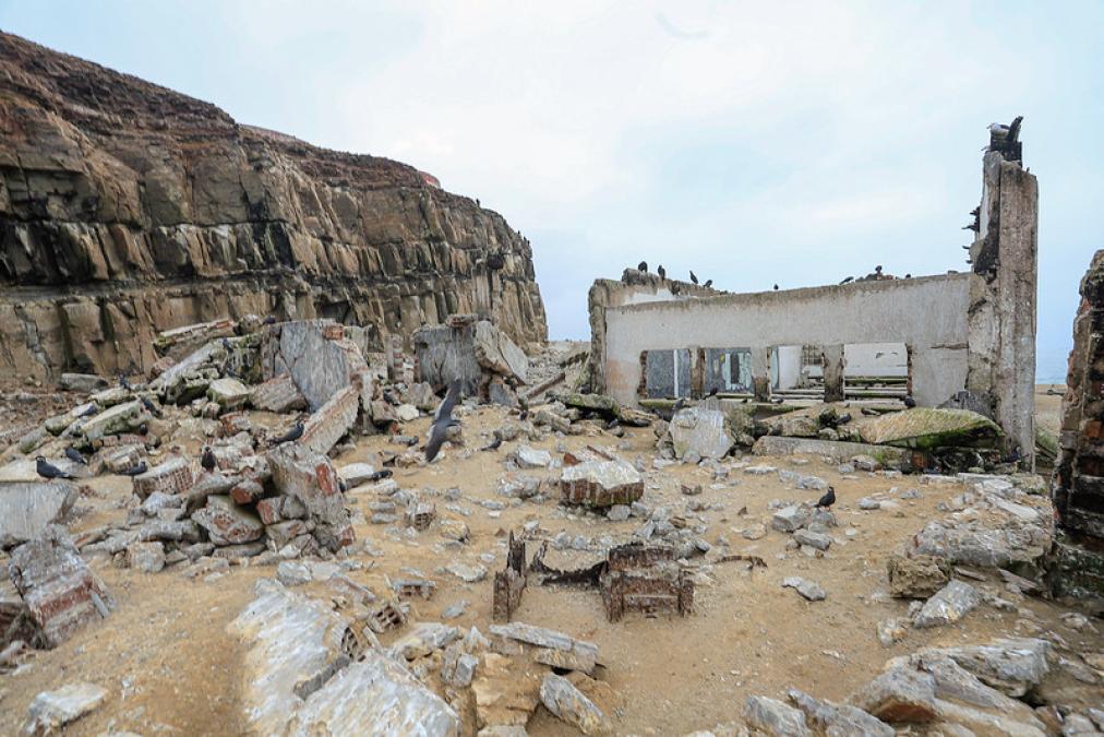 This would be the El Frantón prison that Dina and Santiváñez want to build