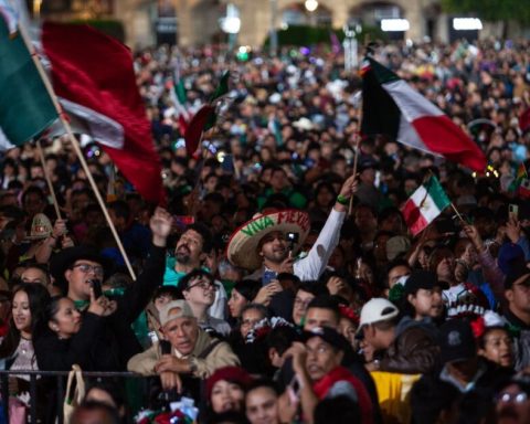 Thousands crowd the CDMX socket for the cry of independence