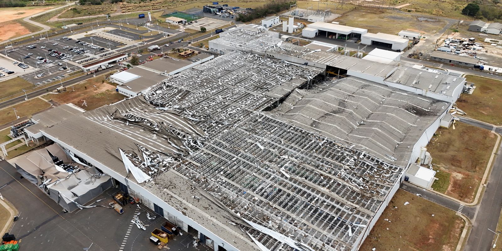 Toyota suspends production in the country after rain destroys factory in SP