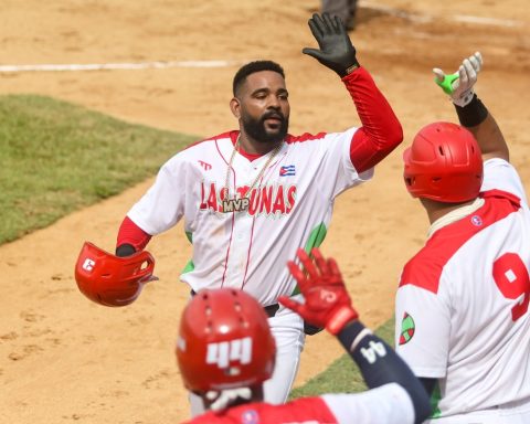 Triunfo de las Tunas, Santiago beating and defeat of industrialists at the beginning of the national series