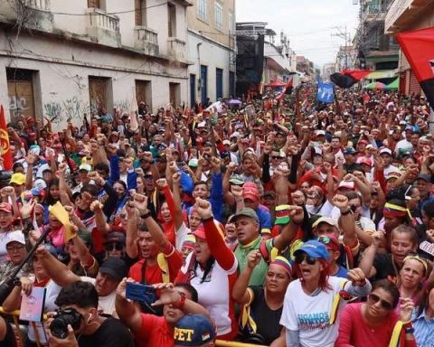 Trujillano people mobilized in defense of the country