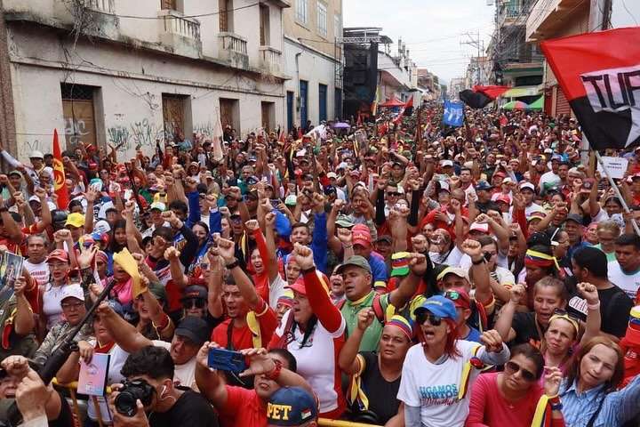 Trujillano people mobilized in defense of the country