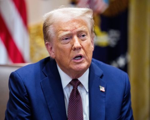 Trump announces that an agreement with Hamas is very close "to release hostages in Gaza