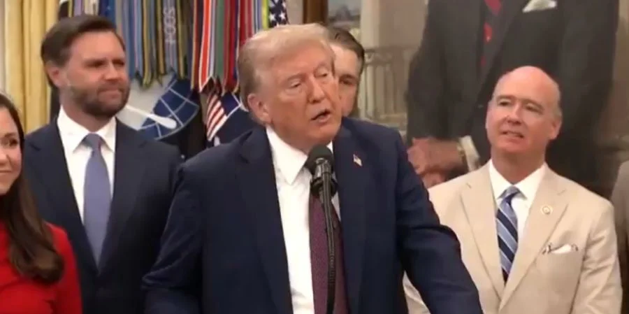 Trump informa de la operación desde el Despacho Oval de la Casa Blanca