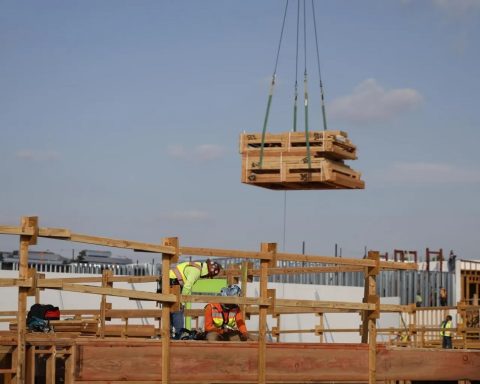 Trump tariffs hit the labor market: employment stagnates and stops