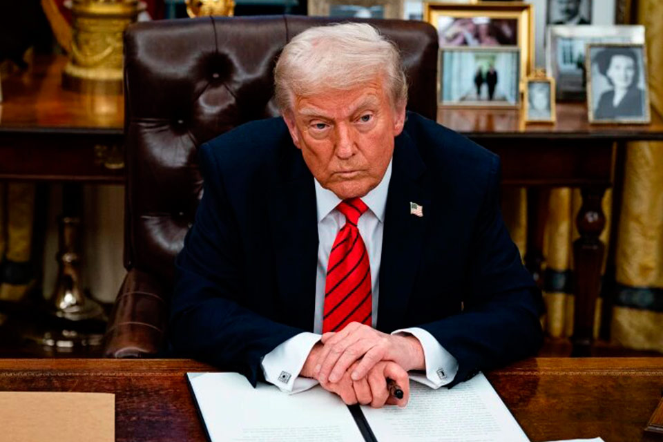 Trump warns Venezuela that he will demolish his planes if they endanger the military