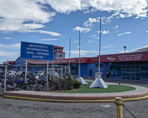 Turpial, the fourth airline that reaches the border from the airport reactivation