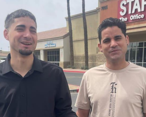 Two Cuban brothers detained when leaving a court that denied the asylum in the US