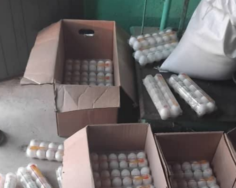 Two employees of a river pine market arrested for retaining rice and eggs to resell