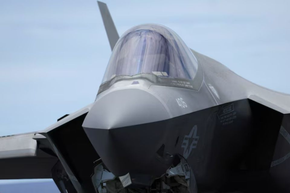 US displays combat airplanes in the Caribbean in the midst of tension with Venezuela